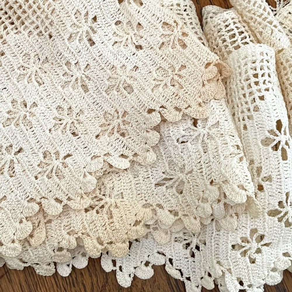 >>>SOLD not available>>> Vintage Crochet Trim, Off White...Ivory   4.66 Yards